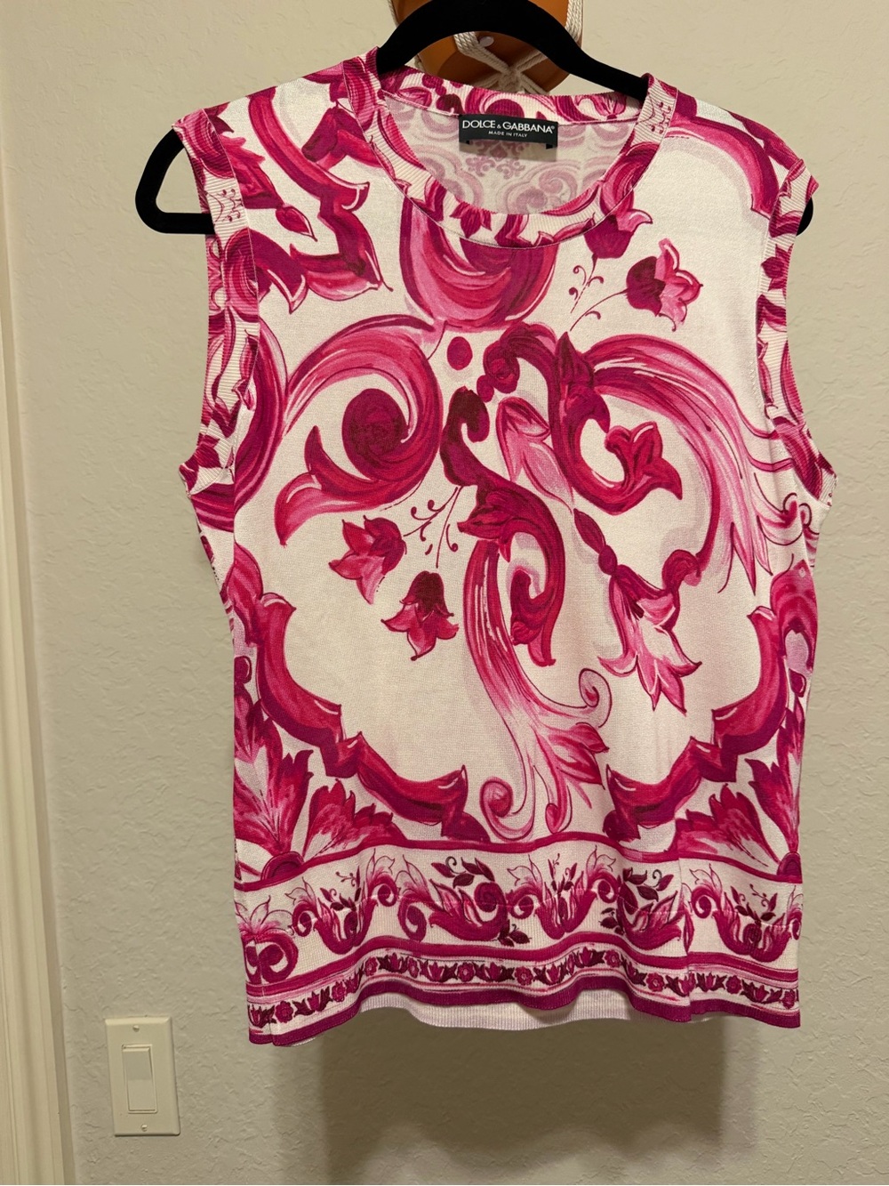 Dolce & Gabbana White and Fuchsia Baroque-Print Sleeveless Tank